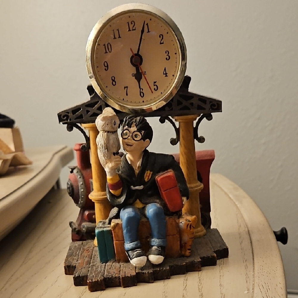 Harry Potter Wizard Clock Figurine - Black and Brown